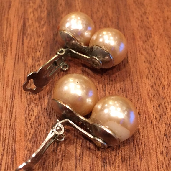 Pearl Clip-On Earrings - Vintage - ** Free with any Purchase** - Picture 5 of 8